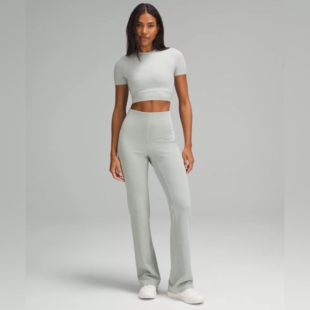 NWT! Ribbed Softstreme Flared
Pant *Regular